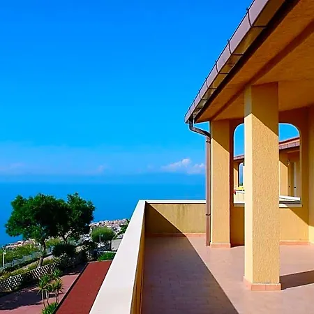 La Pace Village Club